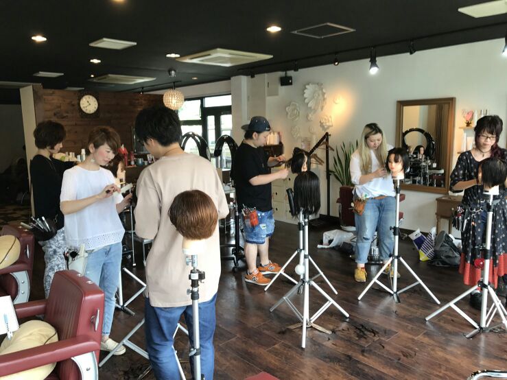 熊本県玉名市にある美容室SRED(スレッド）レザーカット☆